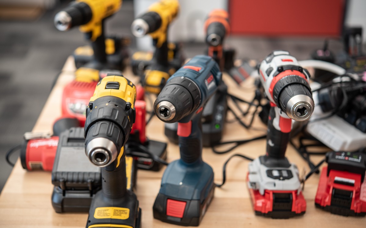 5 Cordless Drill Terbaik 2024 Bateri Tahan Lama Lasak Berbaloi